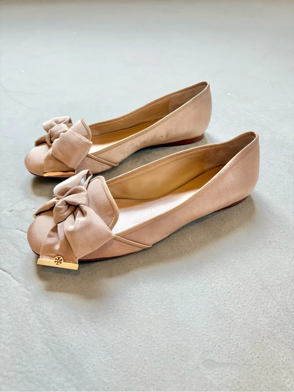 Tory Burch Bow Detail Flats in Neutral Beige Tan size 8.5